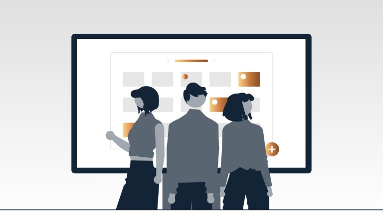 Team di professionisti pianifica strategie digitali su lavagna interattiva