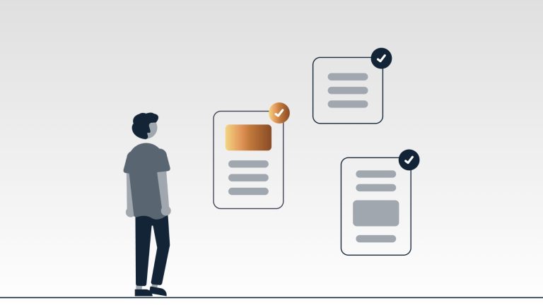 Professionista seleziona e approva contenuti digitali per pubblicazione online